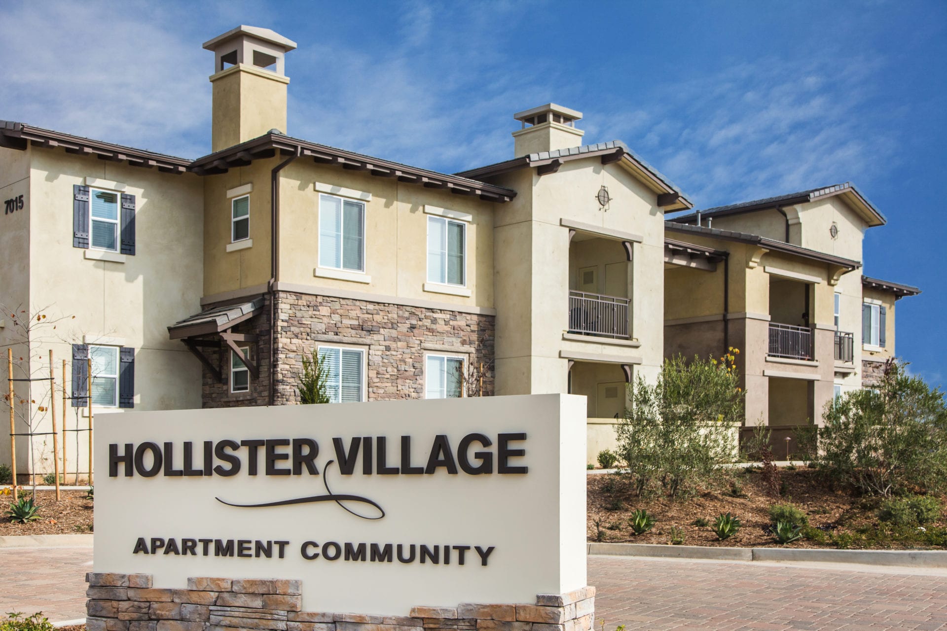 hollister village goleta ca